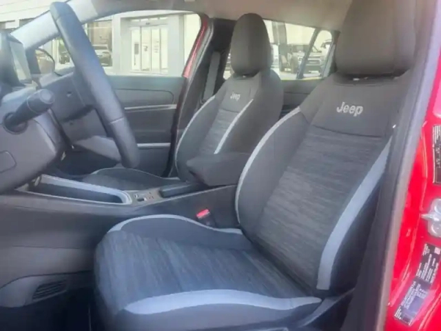 Jeep Avenger electrique 156ch 115kw longitude — photo 11