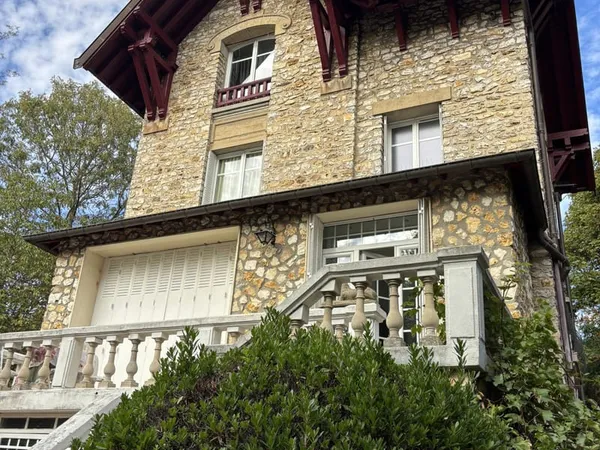 BELLE MEULIERE AVEC TERRAIN
