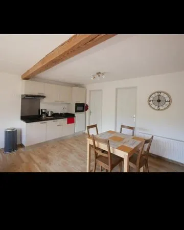 Appartement rénové 40m² T2 avec extérieur et abri voiture