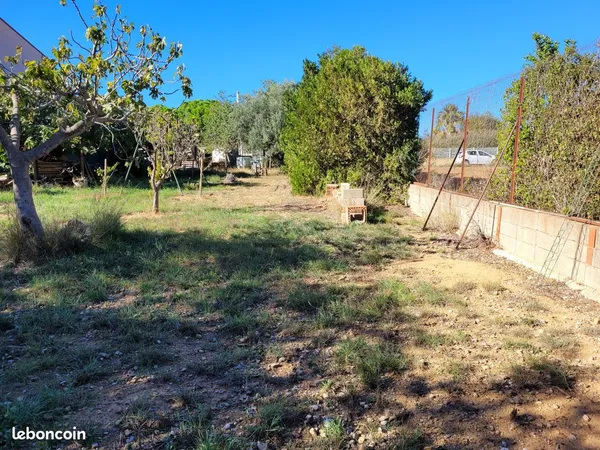 Terrain constructible 666m2 à BAIXAS