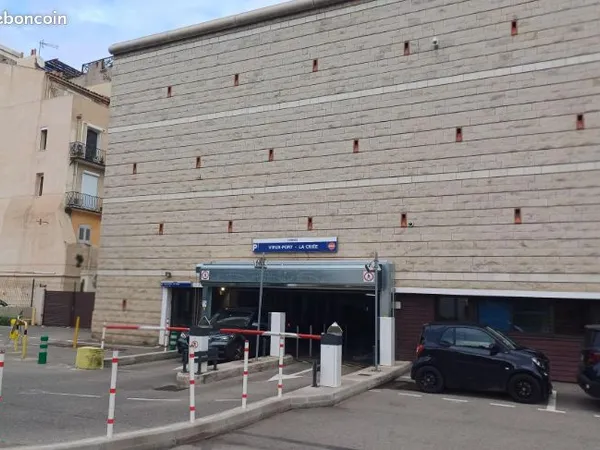 Place de parking marseille vieux port la criee