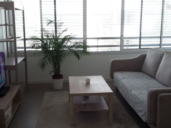 Appartement T3 bis à Bègles lumineux avec grand balcon proche centre ville (loyer 980 euros) charges