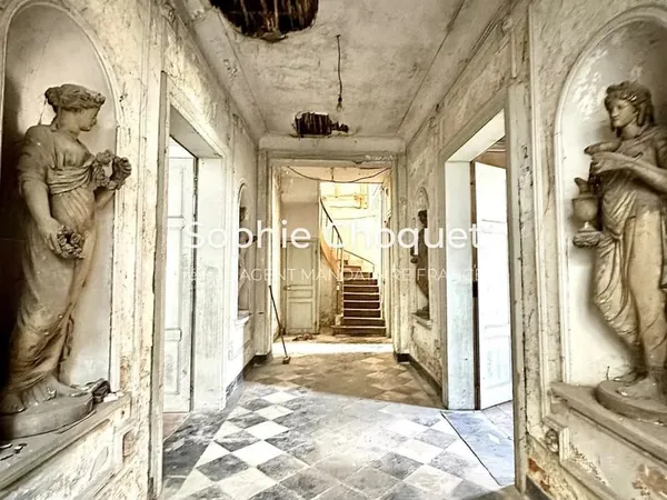 EXCLUSIVITÉ - VALENCIENNES — DEMEURE DE CARACTÈRE — UN PATRIMOINE RARE AU CŒUR DE LA VILLE