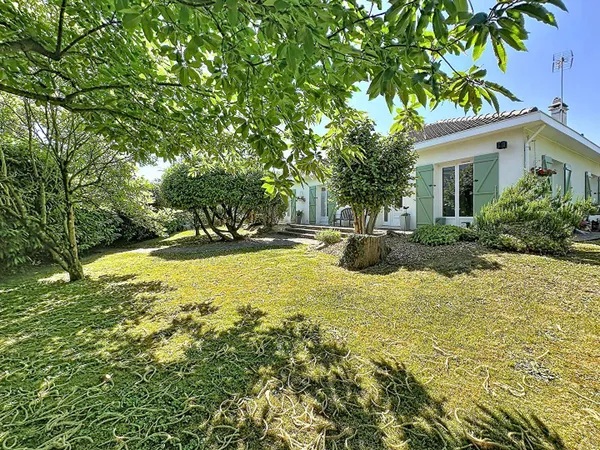 Maison de plain-pied 8 pièces 182 m²