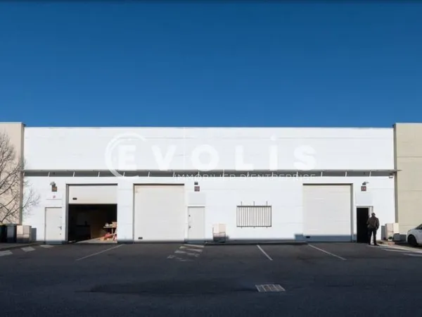 LOCAL A LOUER - 135 m² non divisibles