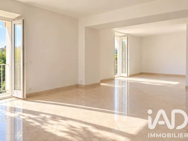 Vends maison de ville - 157 m² - 7 pièces, 4 chambres - Fréjus 83600