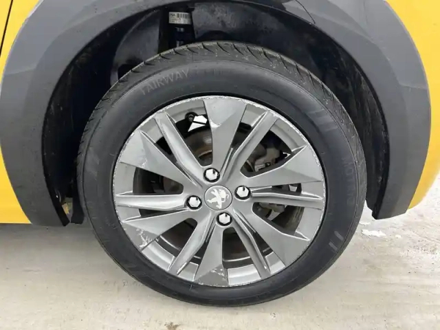 Peugeot 208 electrique 50 kwh 136ch — photo 35
