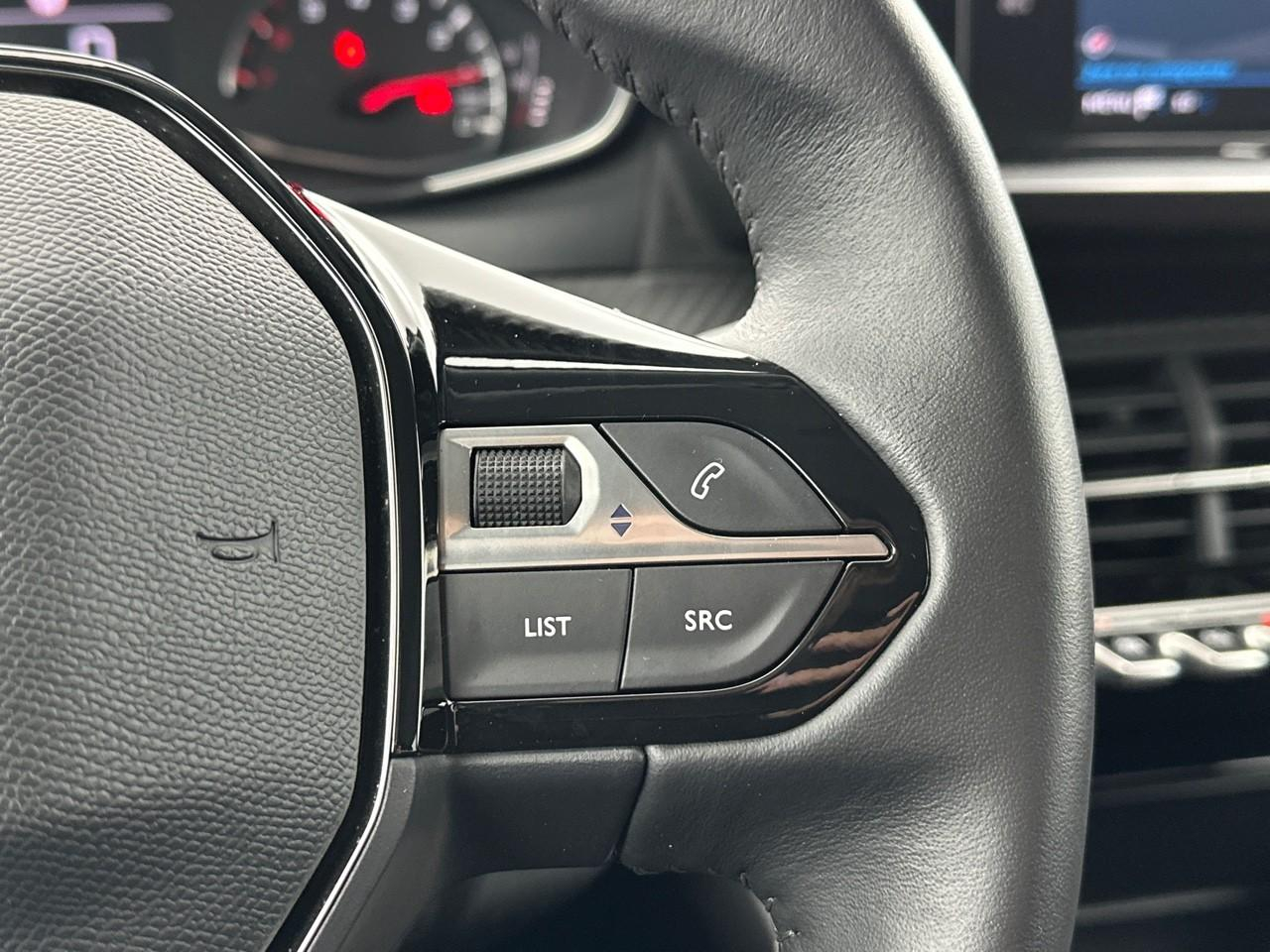 Peugeot 2008 puretech 100 s&s bvm6 style — photo 21