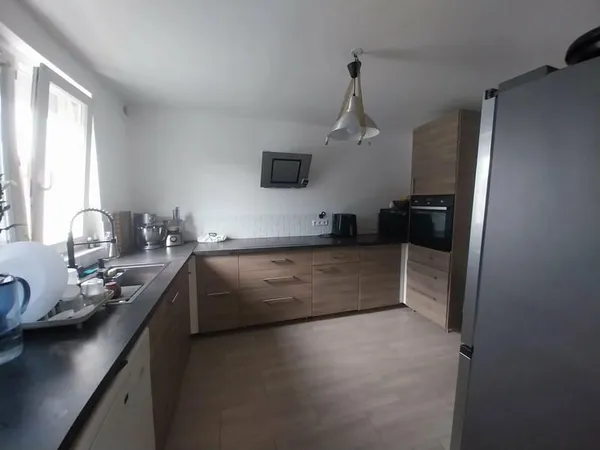 Vierzon Nord : Maison T.8 - 3 niveaux 255 M² sur 1000 M² de terrain