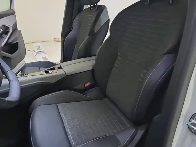 Peugeot 5008 hybrid 145 e-dcs6 — photo 11