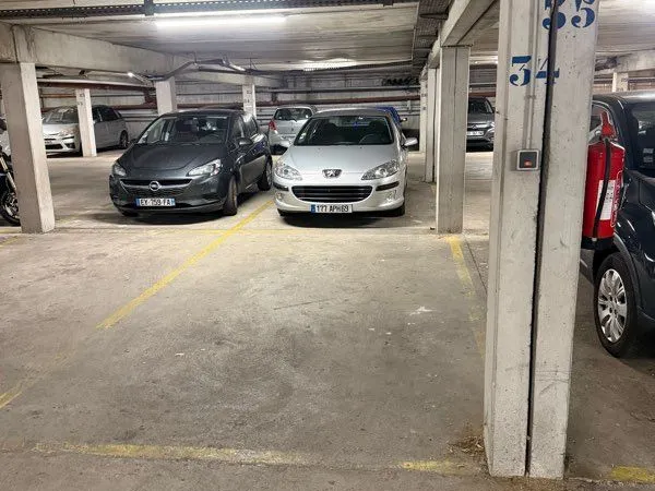 Place de Parking Parking sécurisé