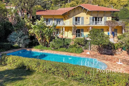 Maison 12 pièces 300 m²