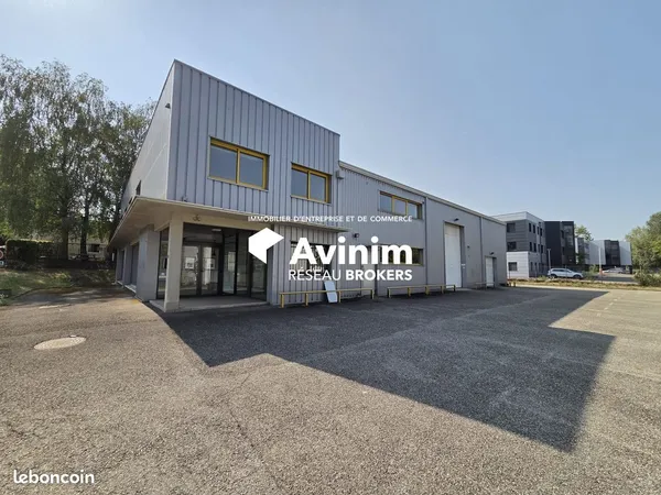 Local 865 m² Annecy