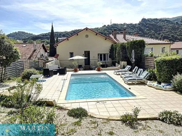 VILLA AVEC PISCINE ET APPARTEMENT INDEPENDANT