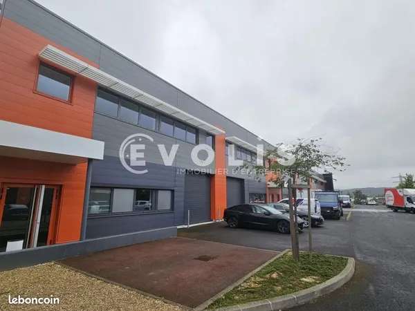 Local d'activité 158 m²