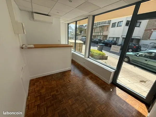 LOCAL COMMERCIAL/SERVICE À LOUER - PORNICHET - 35 m² - ENTIÈREMENT RÉNOVÉ