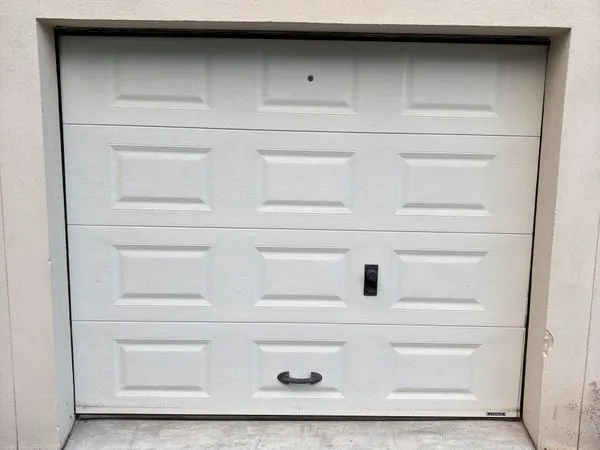 Box fermé de 12,5 m² - Résidence sécurisée
