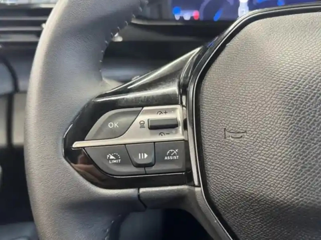 Peugeot 308 phev 180ch allure pack e-eat8 — photo 13