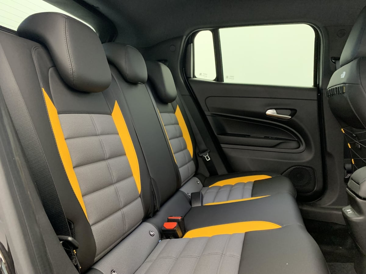 Jeep Avenger — photo 10