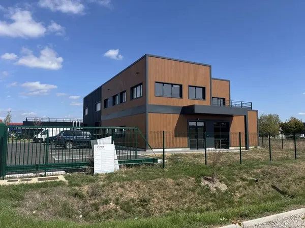 Local commercial moderne 60 m² à Gazeran