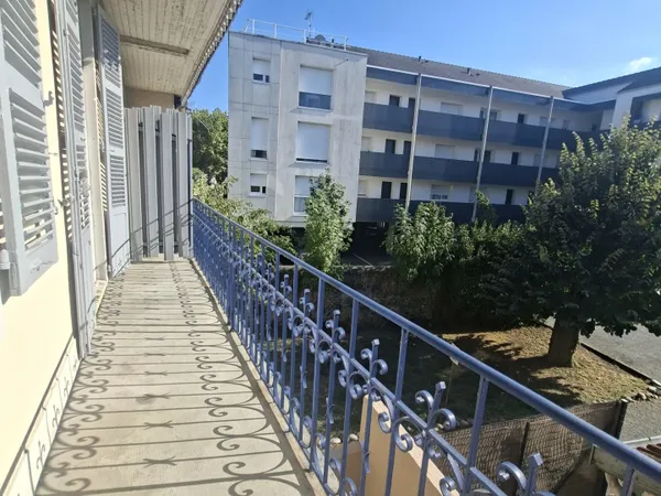 Centre ville de BIZANOS, Studio avec balcon, au calme