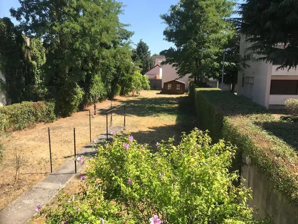 Maison d'habitation à vendre aux enchères publiques à fort potentiel avec terrain - proche gare