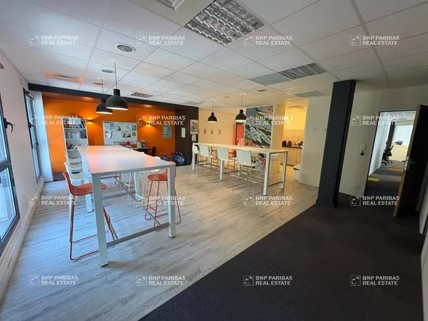 Bureaux 905 m²