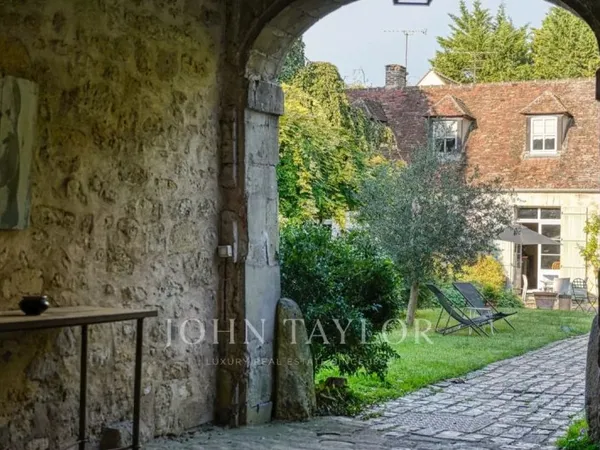 Ensemble immobilier au coeur de Senlis