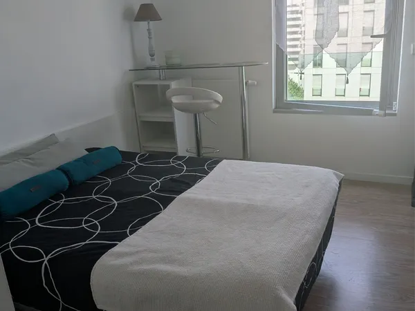 Loue chambre en colocation dans appartement