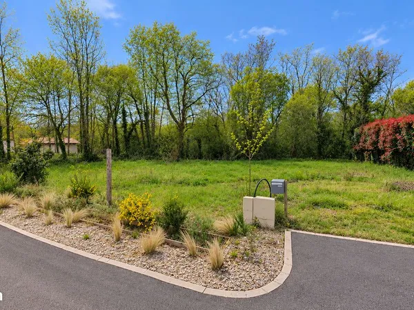 Terrain à bâtir 779 m² - Tosse - emplacement rare, au calme et sans vis-à-vis