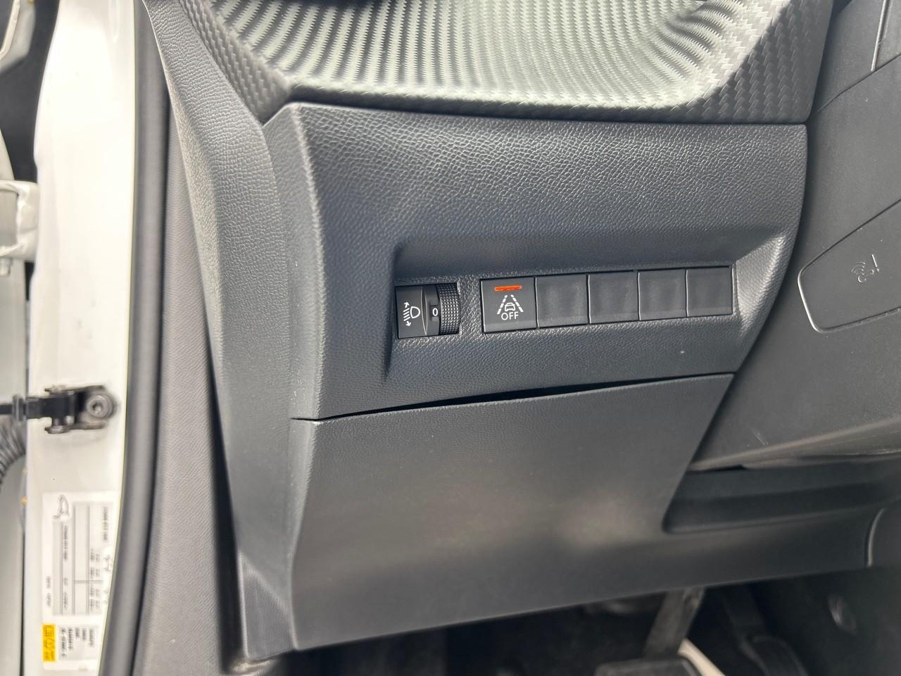Peugeot 2008 bluehdi 130 s&s eat8 allure — photo 21