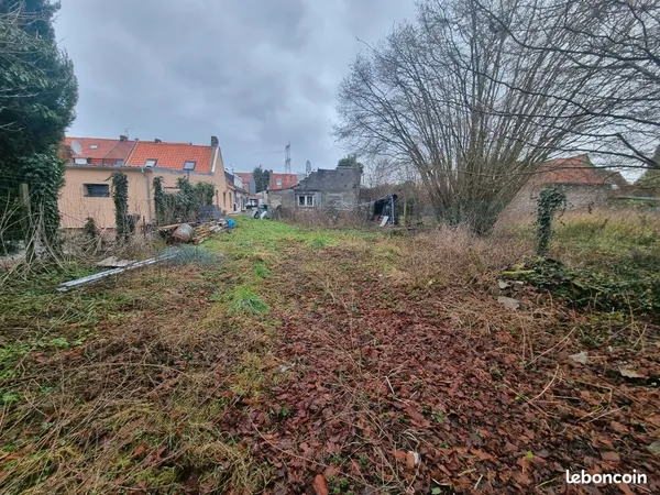 Local de stockage avec terrain