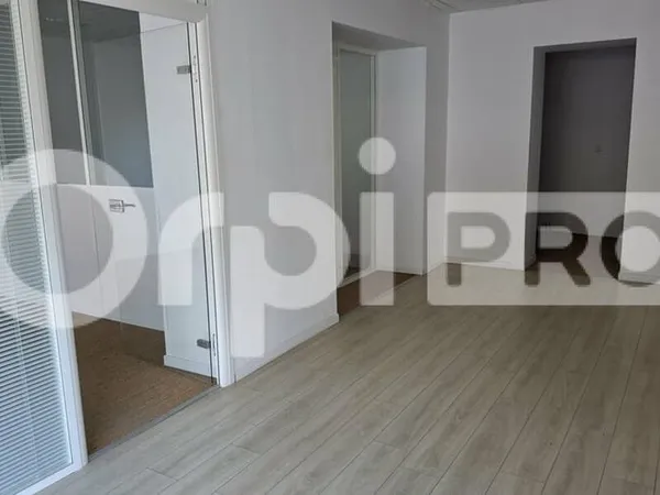 Bureaux 3 pièces 101 m²