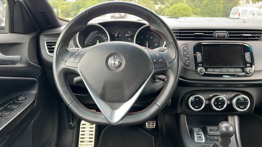 Alfa Romeo Giulietta 1.4 MultAir 170 BVA - Super Pack Veloce – 2018 – 81955 km – Essence – Boîte Automatique — photo 28