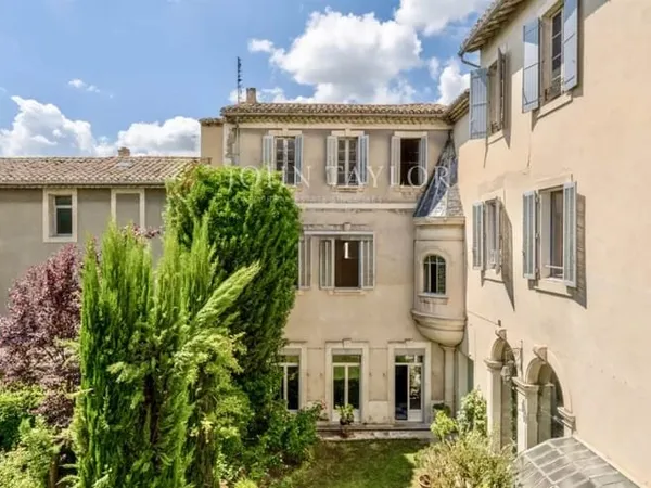 Hôtel particulier en plein coeur de L'Isle-sur-la-Sorgue,.