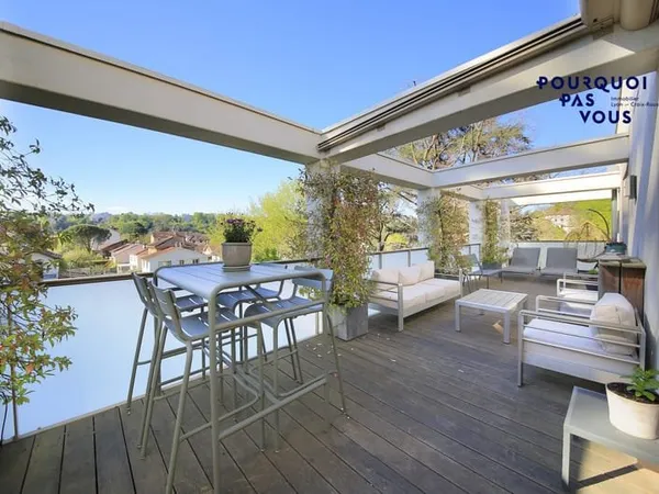 T5 dernier étage avec terrasse et garages