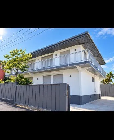 À LOUER - BÂTIMENT PROFESSIONNEL 240 m²