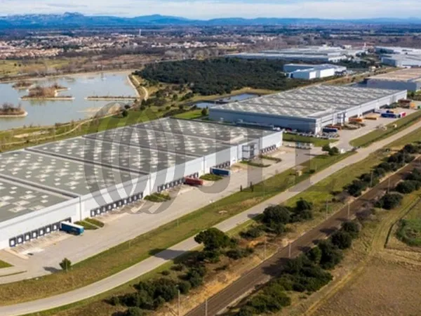 Entrepôt 67995 m²