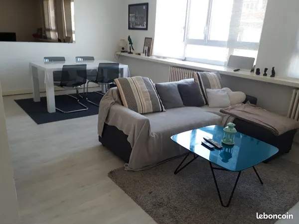 T2 MEUBLÉ 62 m² - LYON 7 - 7e étage - 990 CC