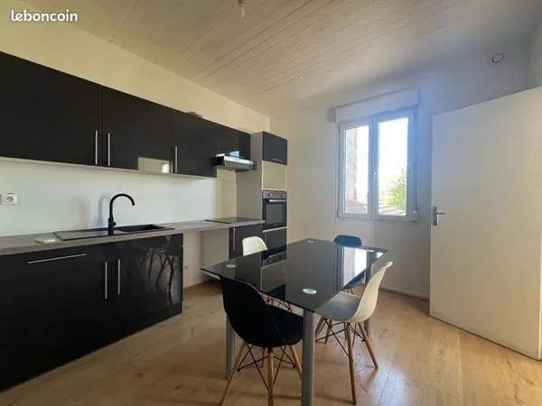 Appartement F1 bis avec meubles proche lycée et Mairie Vitry le François