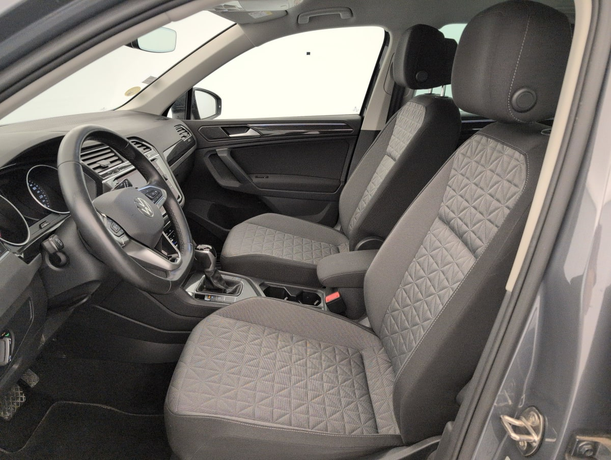 Volkswagen Tiguan — photo 16