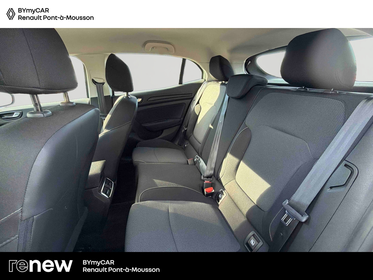 Renault Mégane IV Berline TCe 115 FAP — photo 12