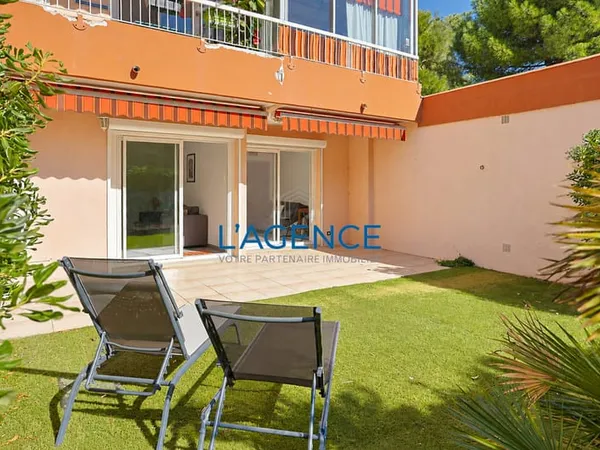 HYÈRES APPARTEMENT T3 DE 68 M2 AVEC JARDIN PRIVATIF DE 80