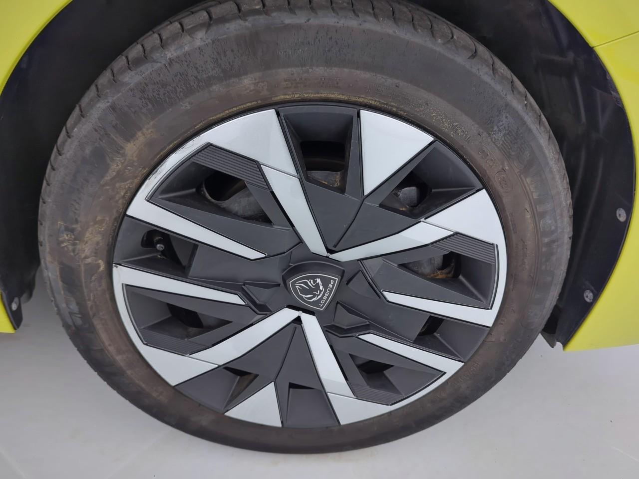 Peugeot 208 100 s&s bvm6 style — photo 19