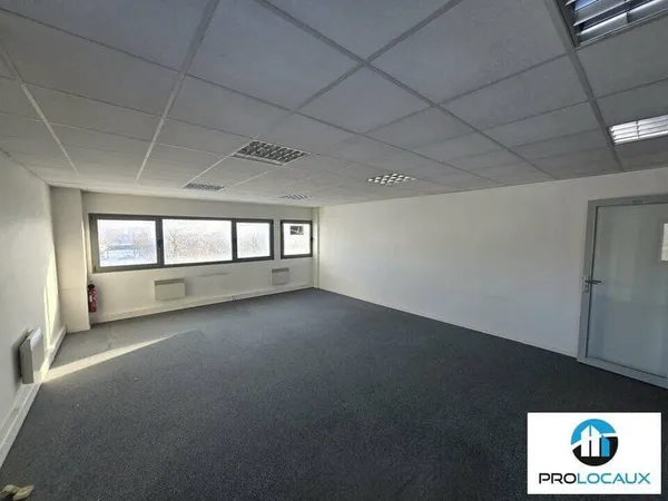 Bureau 64 m²