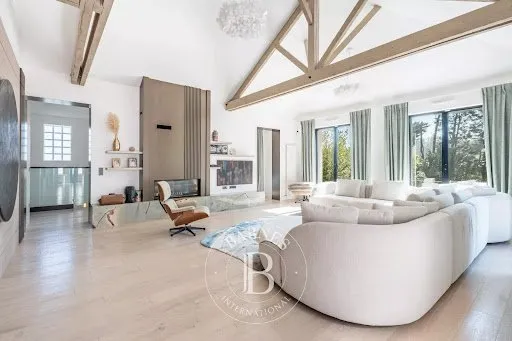 Maison 10 pièces 350 m²