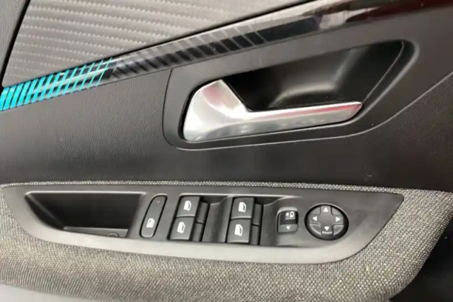 Peugeot 208 puretech 75 s&amp;s bvm5 — photo 18