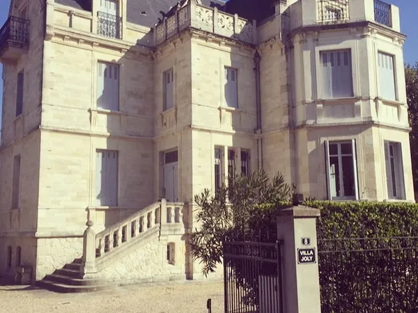 BIARRITZ SAINT CHARLES APPARTEMENT T2 DANS BATISSE HISTORIQUE