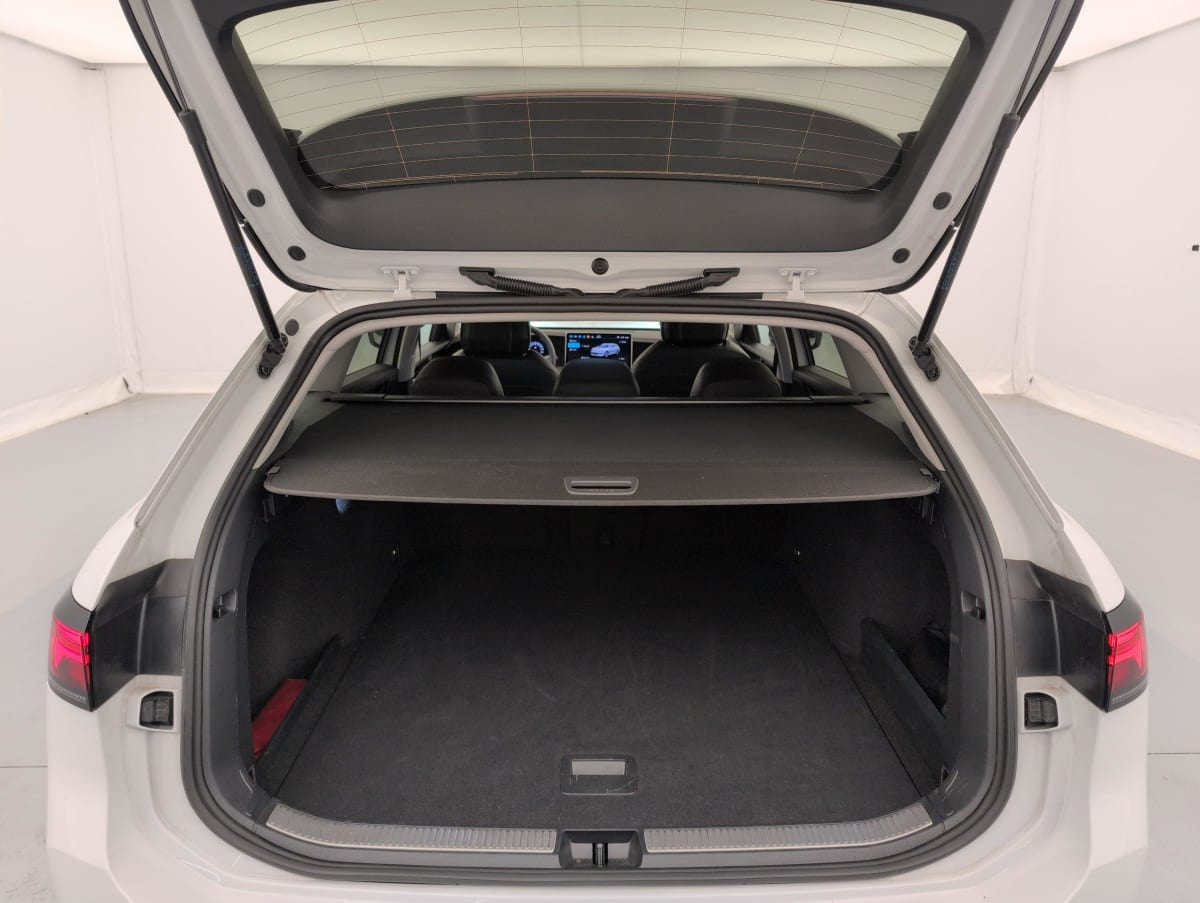 Volkswagen Passat — photo 11