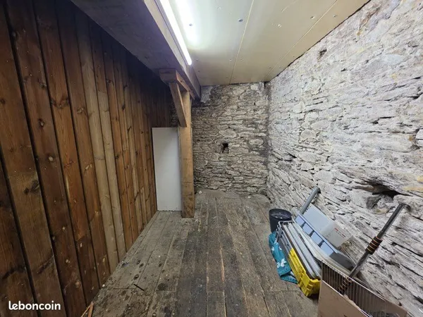 Cave 12 m²